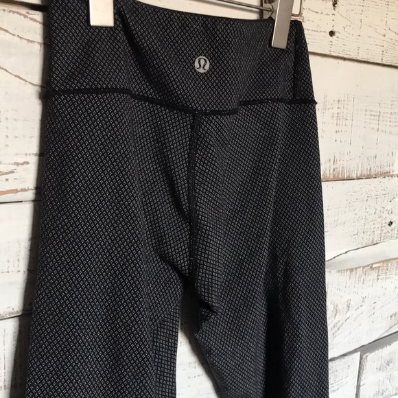 Lululemon yoga pants - Picture 3 of 4